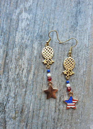 Patriotic Upside Down Pineapple Earrings, American Flag Swinger Earrings, American Star Earrings, Patriotic Pineapple Earrings, USA Earrings